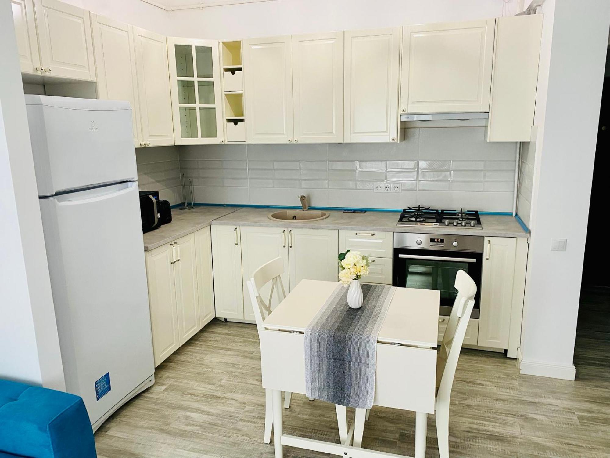 Cozy Central Apartment With 2 Rooms Бухарест Экстерьер фото